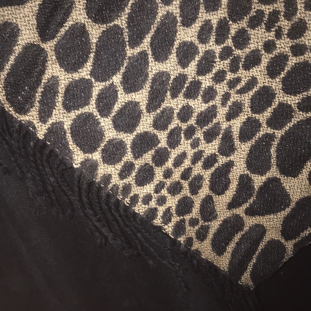 Leopard pattern shawl - Picture 4 of 8